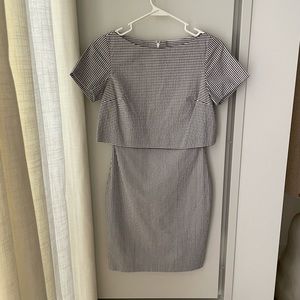 Banana Republic stripe dress. Never worn in excellent condition.